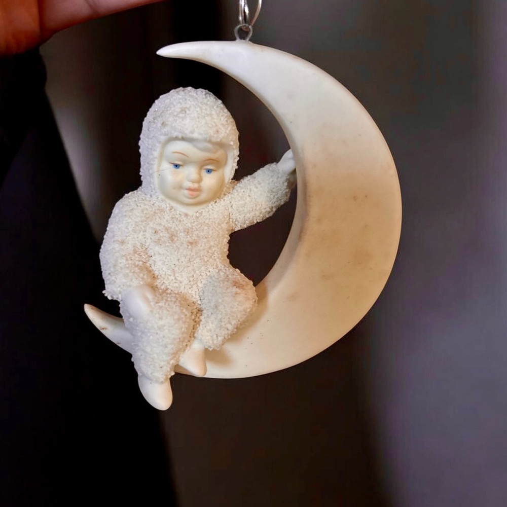 Vintage "Moon Beams" Snowbabies Christmas ornament by Department 56 (Flaws)